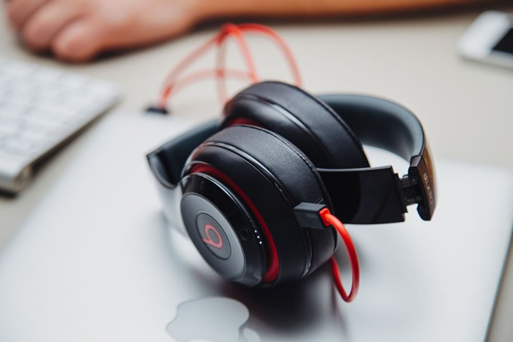 Forget Those Old Head Phones, We Have Air Ears Now Forget Those Old Head Phones, We Have Air Ears Now